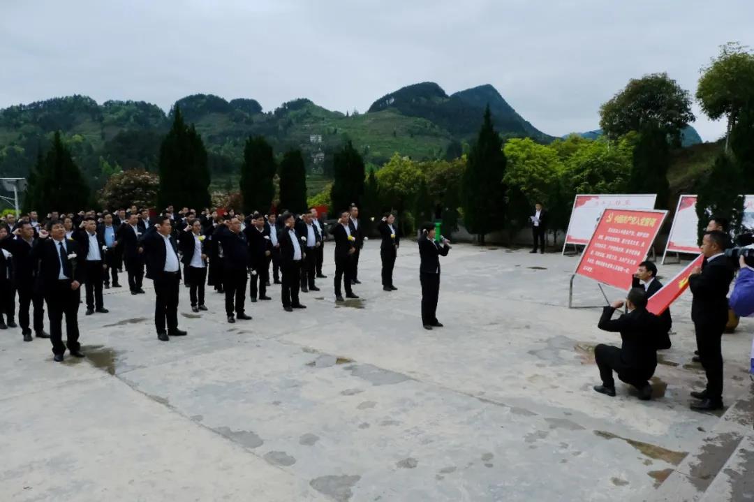 松桃纪委监委到困牛山战斗遗址开展党史学习教育