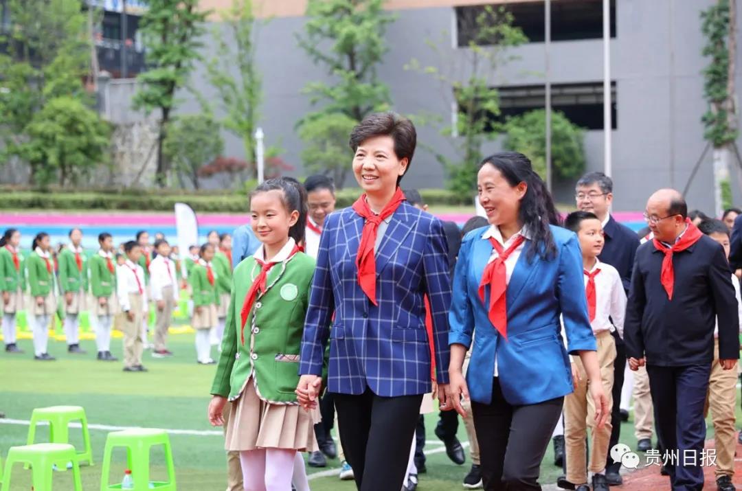 谌贻琴：祝全省小朋友们儿童节快乐