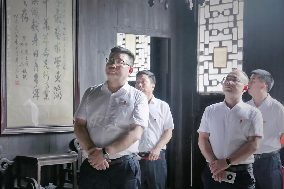 松桃纪委监委党员到周逸群烈士陈列馆接受革命传统教育