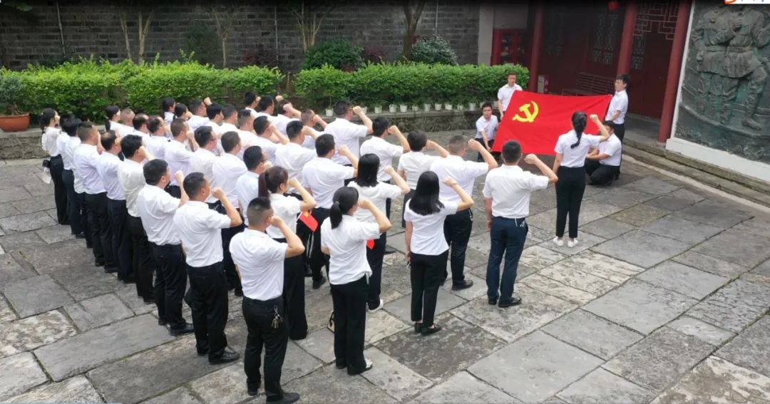 松桃纪委监委党员到周逸群烈士陈列馆接受革命传统教育