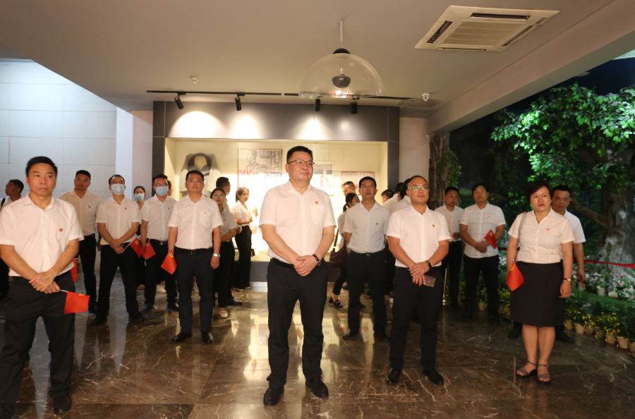 松桃纪委监委党员到周逸群烈士陈列馆接受革命传统教育